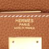 Bolso de mano Hermès  Kelly 32 cm en cuero togo color oro - Detail D2 thumbnail