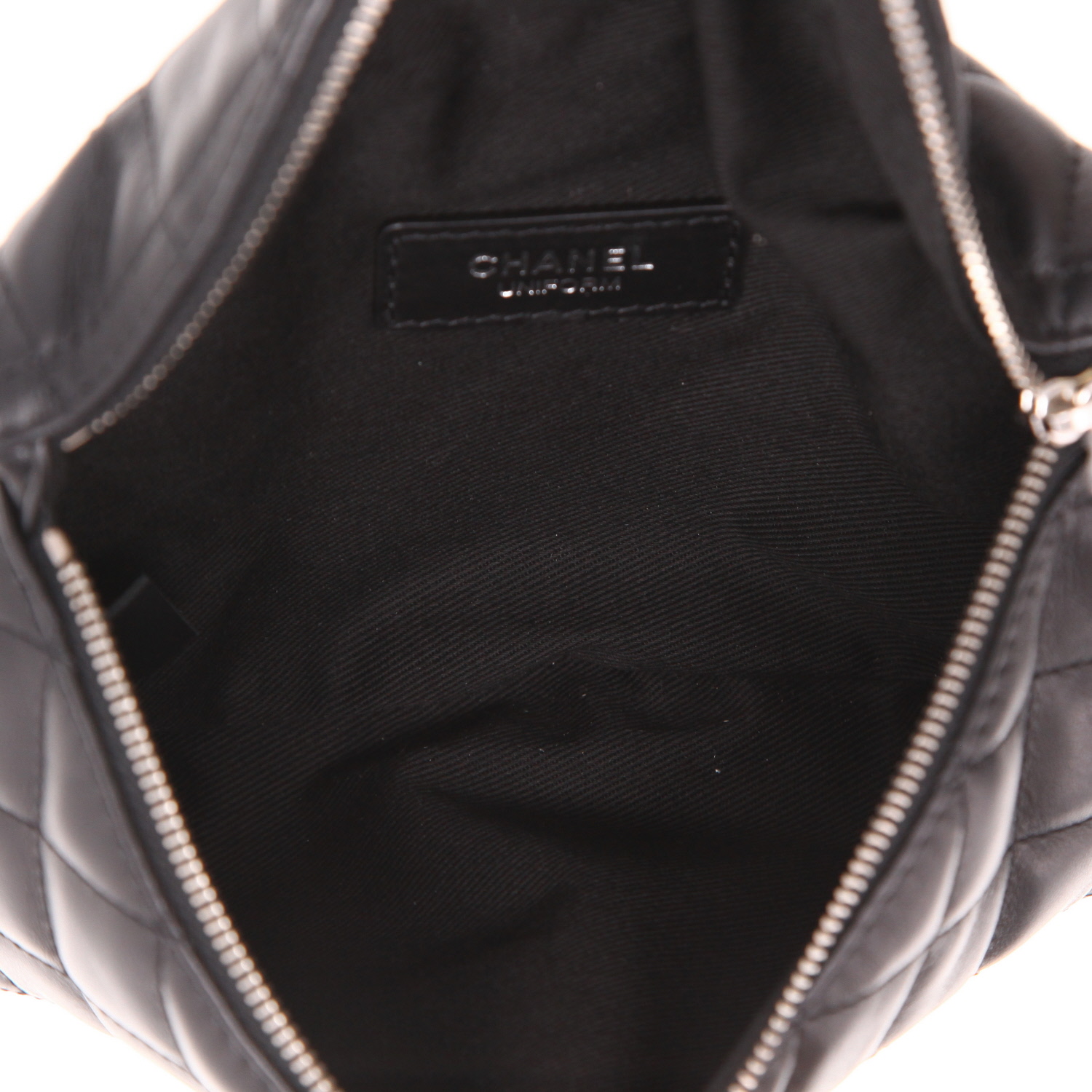 Bolsito-cinturón Chanel Pochette ceinture en cuero acolchado negro - Detail D3