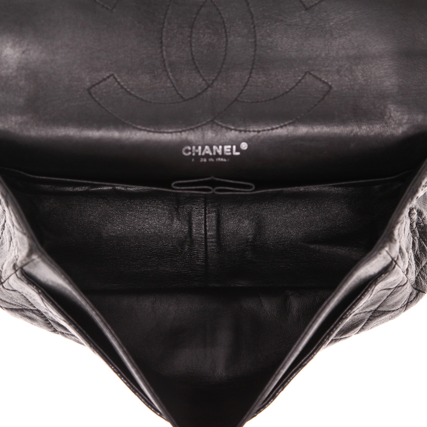 Bolso de mano Chanel 2.55 en cuero irisado acolchado  negro - Detail D3