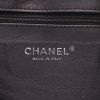 Chanel   shopping bag  in black leather - Detail D2 thumbnail