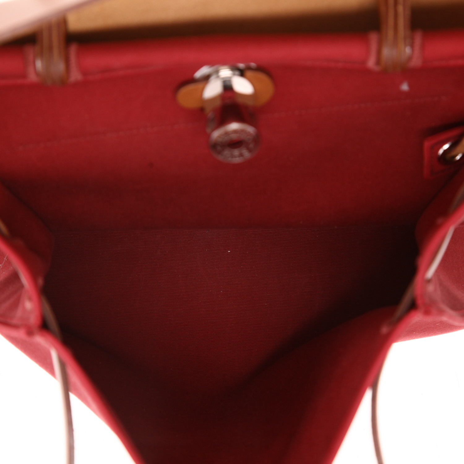 Hermès  Herbag bag worn on the shoulder or carried in the hand  in red canvas  and brown leather - Detail D3
