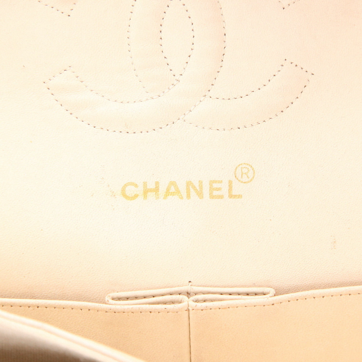 Chanel  Timeless Classic handbag  in beige jersey - Detail D2