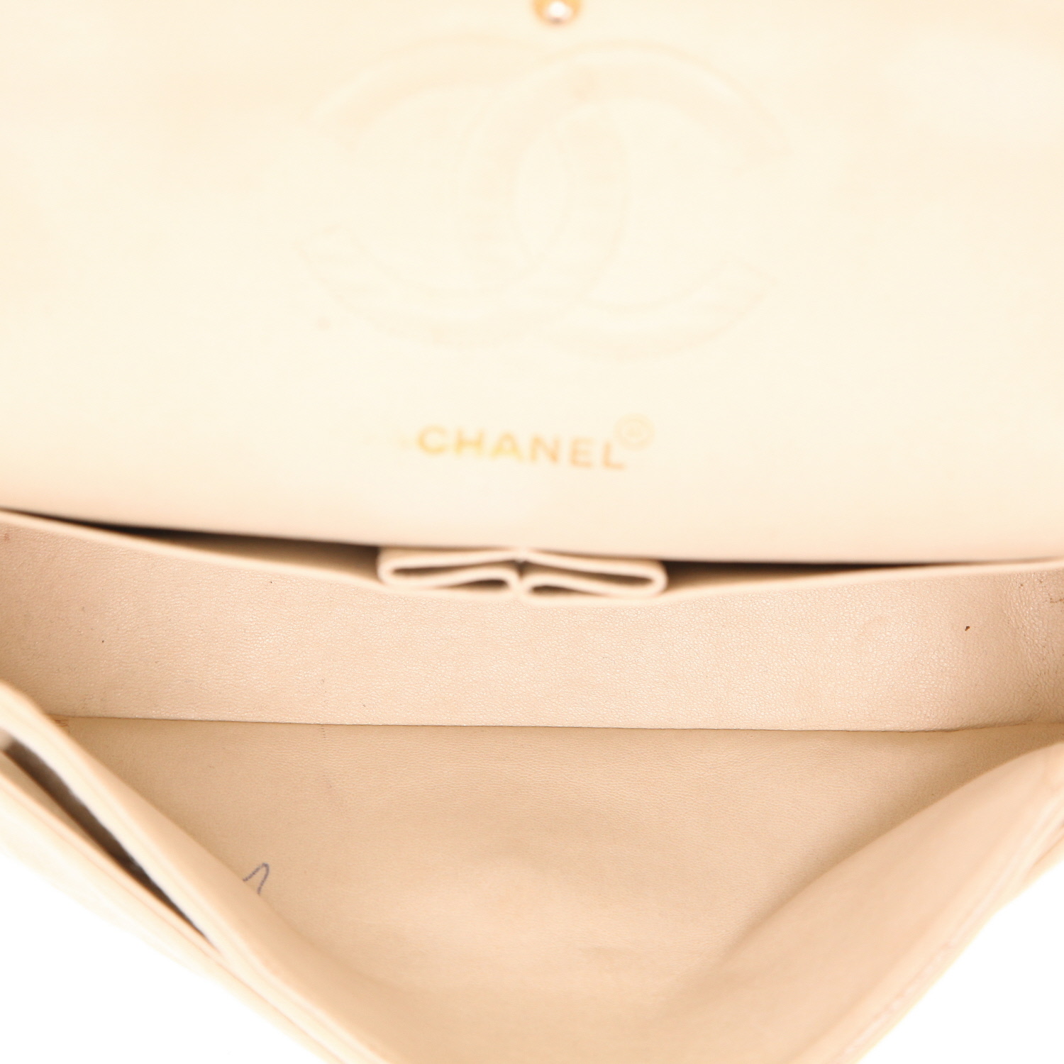 Chanel  Timeless Classic handbag  in beige jersey - Detail D3