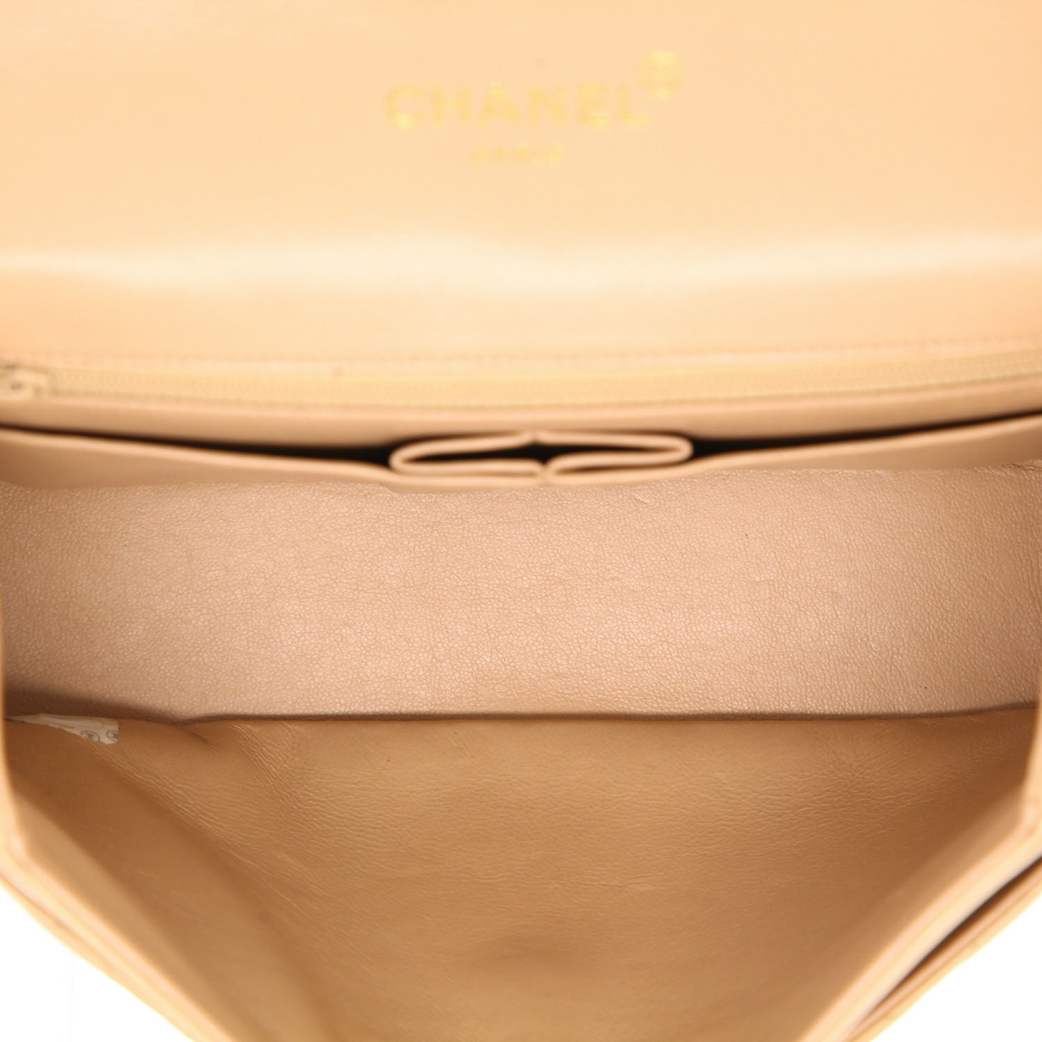 Chanel  Timeless handbag  in beige quilted leather - Detail D3