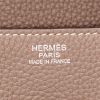 Bolso de mano Hermès  Lindy 30 cm en cuero togo marrón etoupe - Detail D2 thumbnail