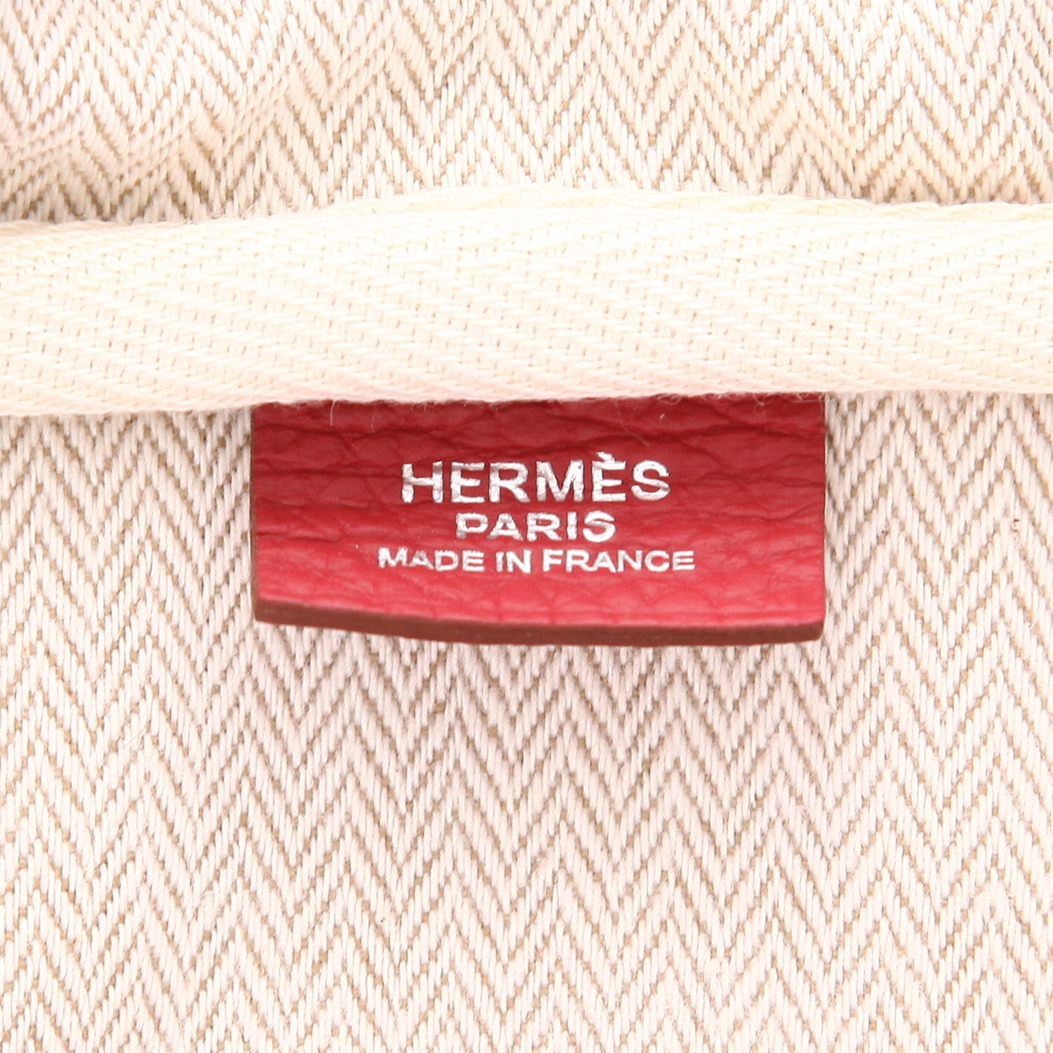 Bolso de mano Hermès  Victoria en cuero togo rojo - Detail D2