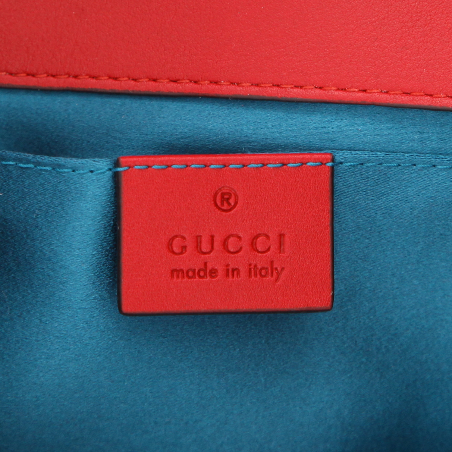 Gucci GG Marmont shoulder bag in red quilted velvet - Detail D2