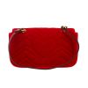 Bolso bandolera Gucci  GG Marmont en terciopelo acolchado rojo - Detail D4 thumbnail