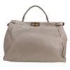 Bolso de mano Fendi  Peekaboo modelo grande  en cuero granulado plateado - Detail D4 thumbnail