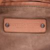 Sac à main Bottega Veneta  Veneta en cuir intrecciato rose - Detail D2 thumbnail
