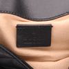 Bolso bandolera Gucci  GG Marmont mini  en cuero acolchado negro - Detail D2 thumbnail