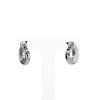 Chaumet Anneau hoop earrings in white gold - Detail D4 thumbnail