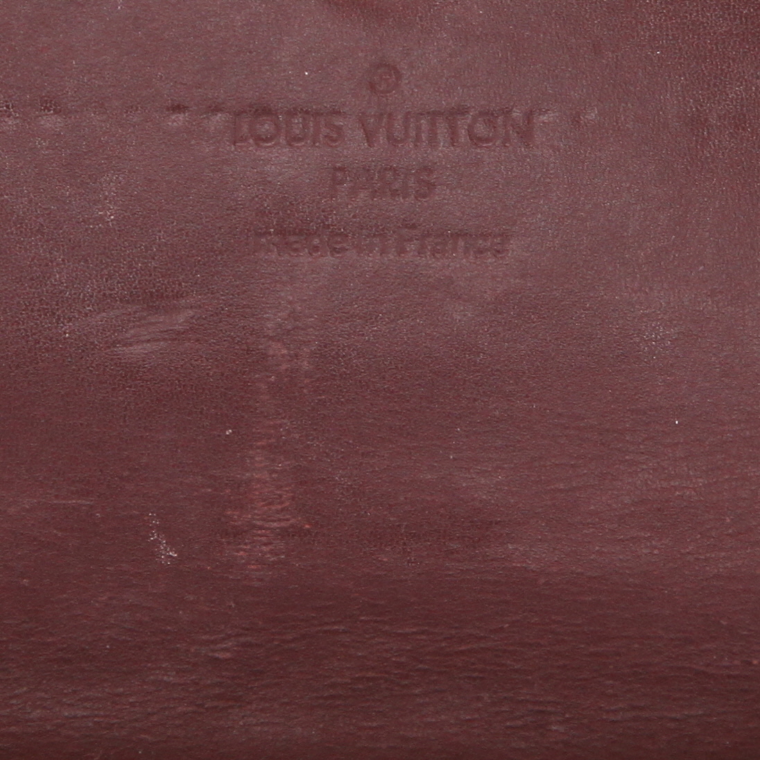 Billetera Louis Vuitton  Sarah en charol Monogram color burdeos - Detail D2