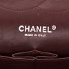 Bolso bandolera Chanel  Timeless Jumbo en cuero granulado acolchado negro - Detail D2 thumbnail