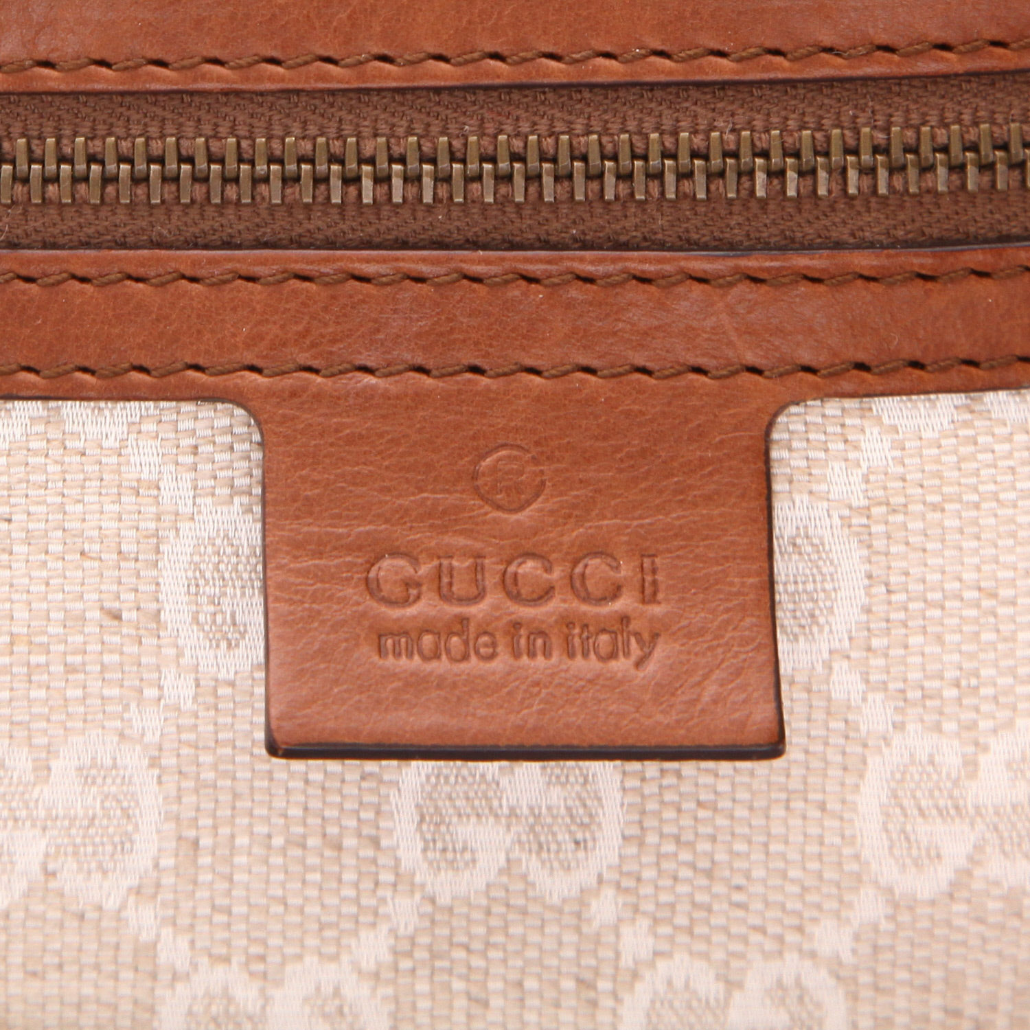 Bolso de mano Gucci Stirrup en cuero marrón - Detail D2