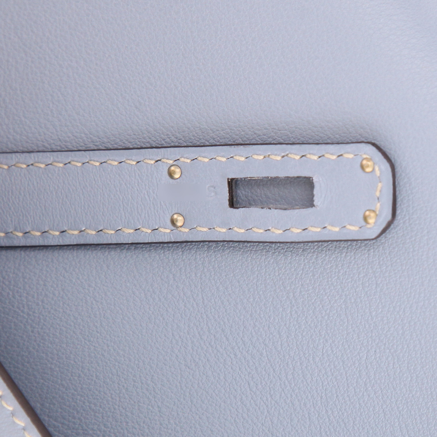 Hermès  Kelly Cut pouch  in Bleu Lin Swift leather - Detail D4