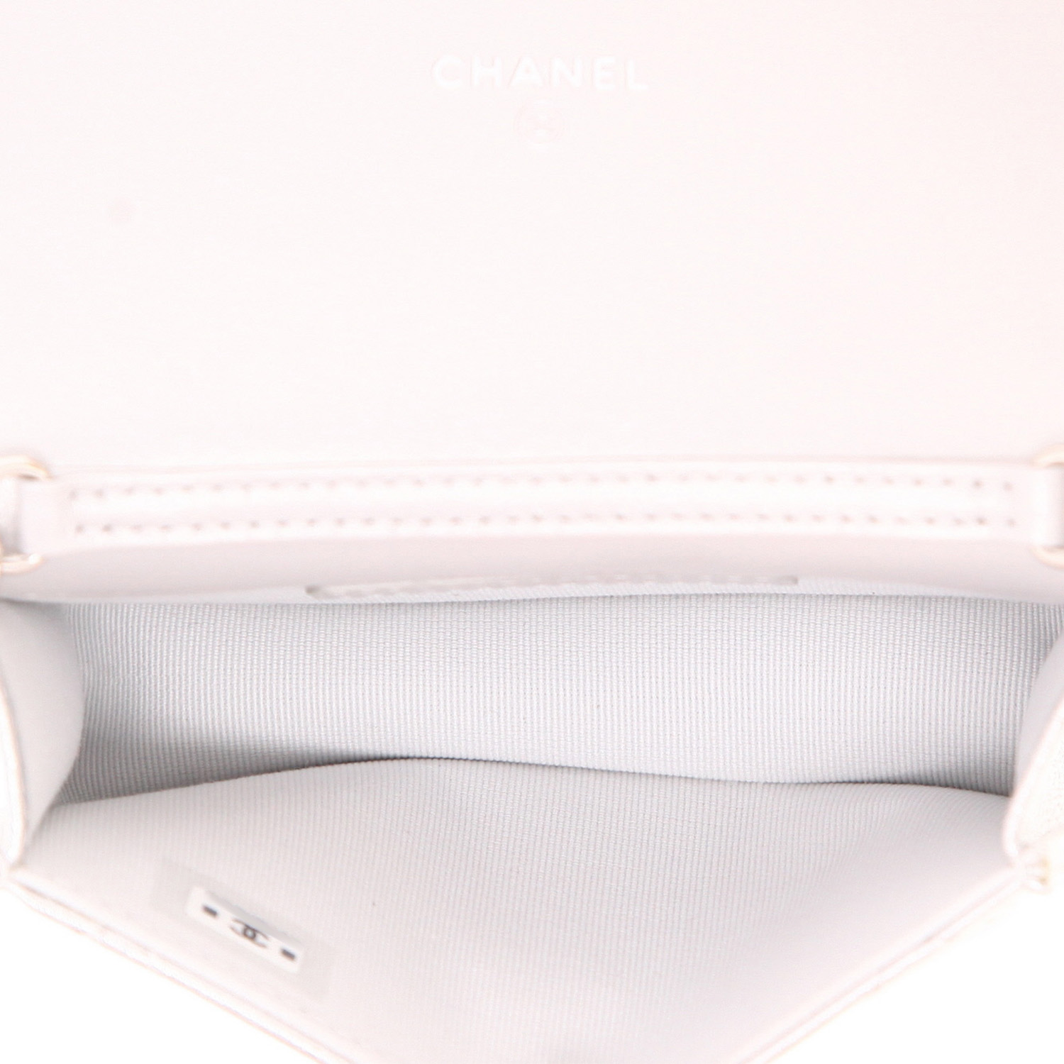 Pochette-ceinture Chanel   en cuir matelassé argenté - Detail D3