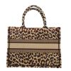 Sac cabas Dior  Book Tote moyen modèle  en toile marron et beige - Detail D4 thumbnail