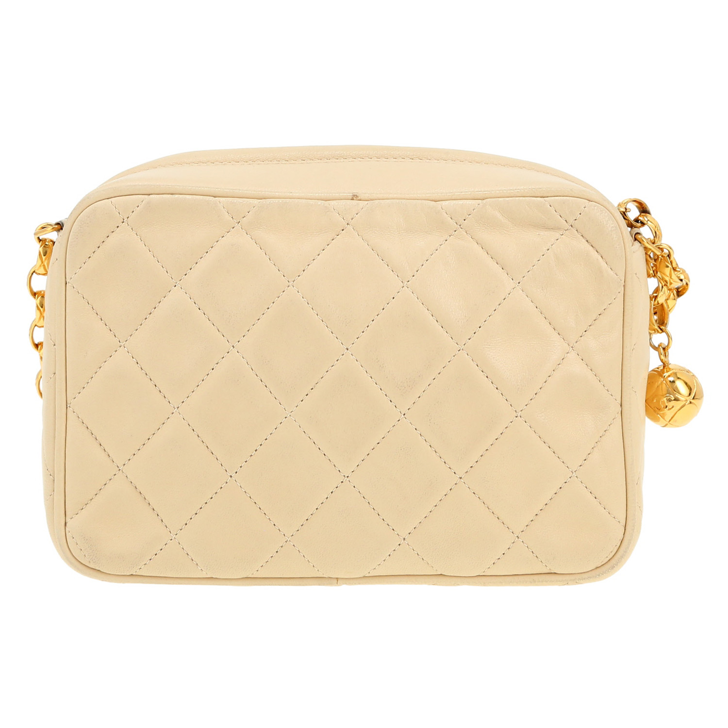 Chanel  Camera shoulder bag  in beige quilted leather - Detail D4