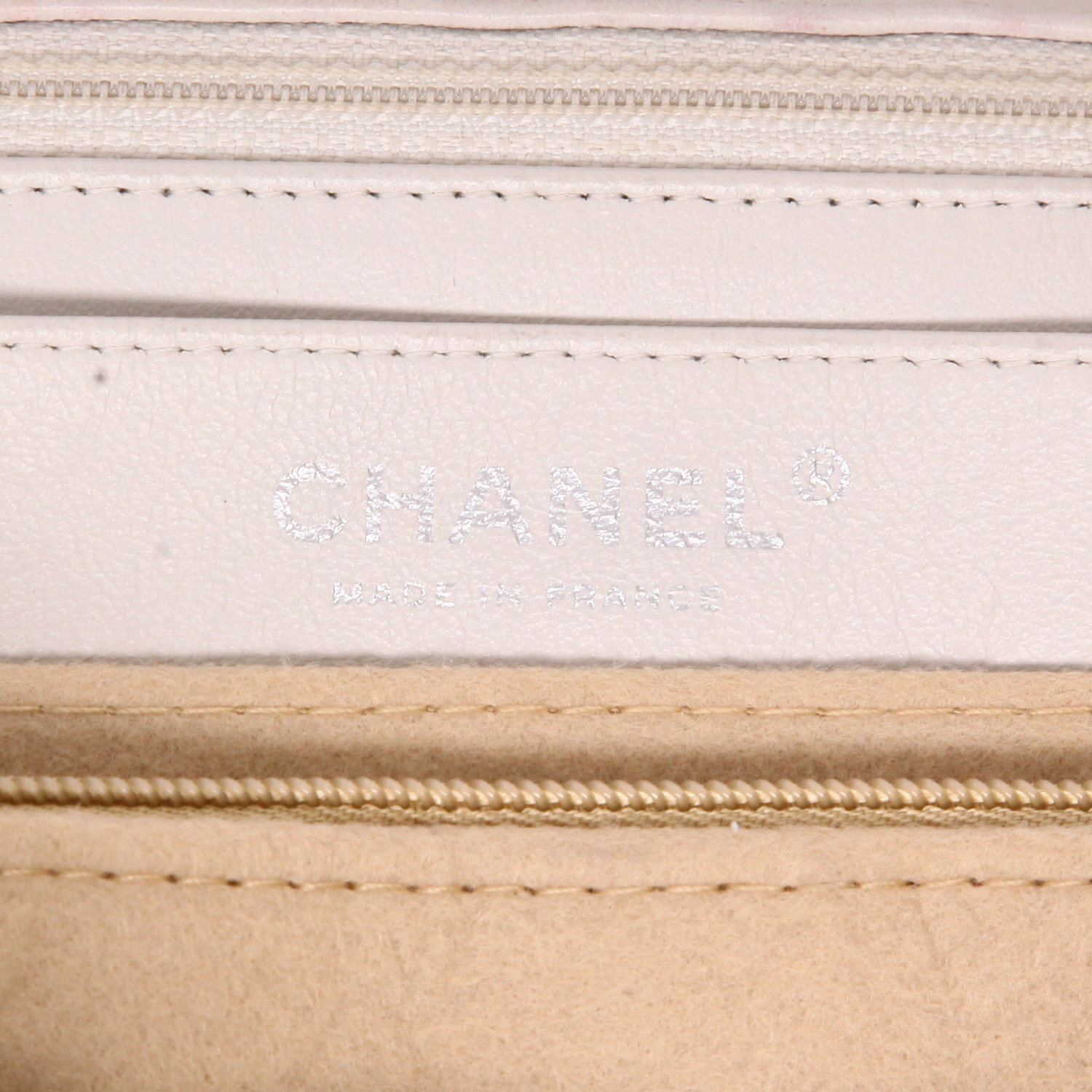 Chanel  Timeless Jumbo shoulder bag  in grey quilted leather - Detail D2