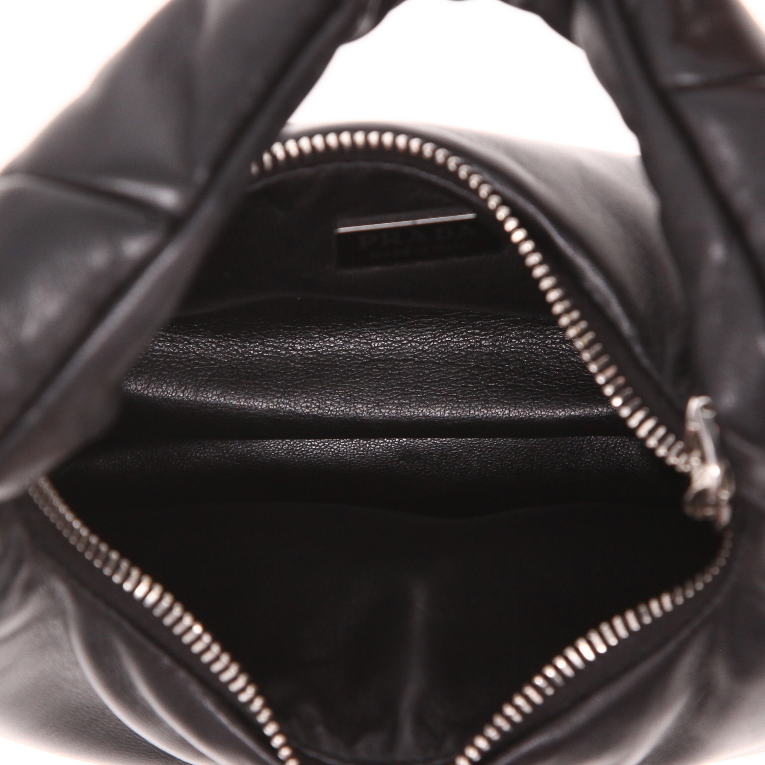 Prada Soft Calf shoulder bag in black leather - Detail D3