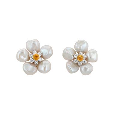 Seaman Schepps earrings in yellow gold, keshi cultured pearls, diamonds and sapphires