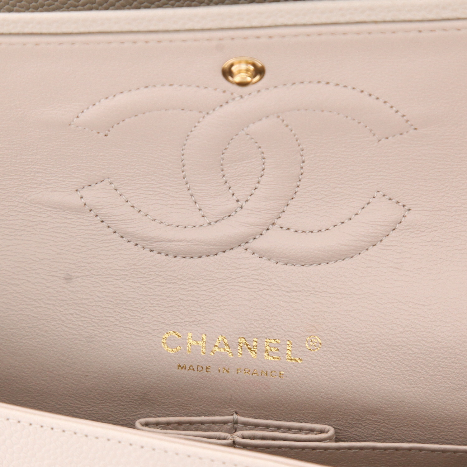 Bolso de mano Chanel  Timeless Classic en cuero granulado acolchado beige - Detail D2