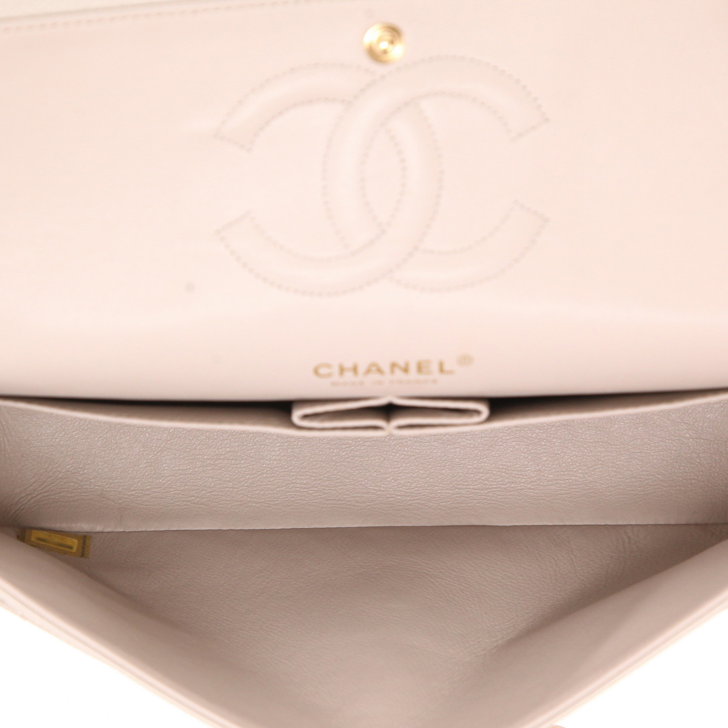 Bolso de mano Chanel  Timeless Classic en cuero granulado acolchado beige - Detail D3