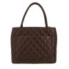 Chanel  Medaillon handbag  in brown quilted grained leather - Detail D4 thumbnail