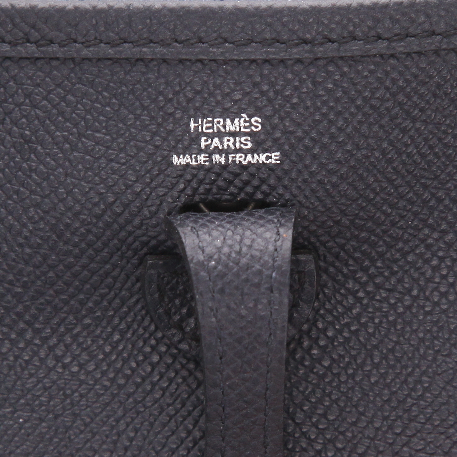 Hermès  Mini Evelyne shoulder bag  in Bleu Caban epsom leather - Detail D2