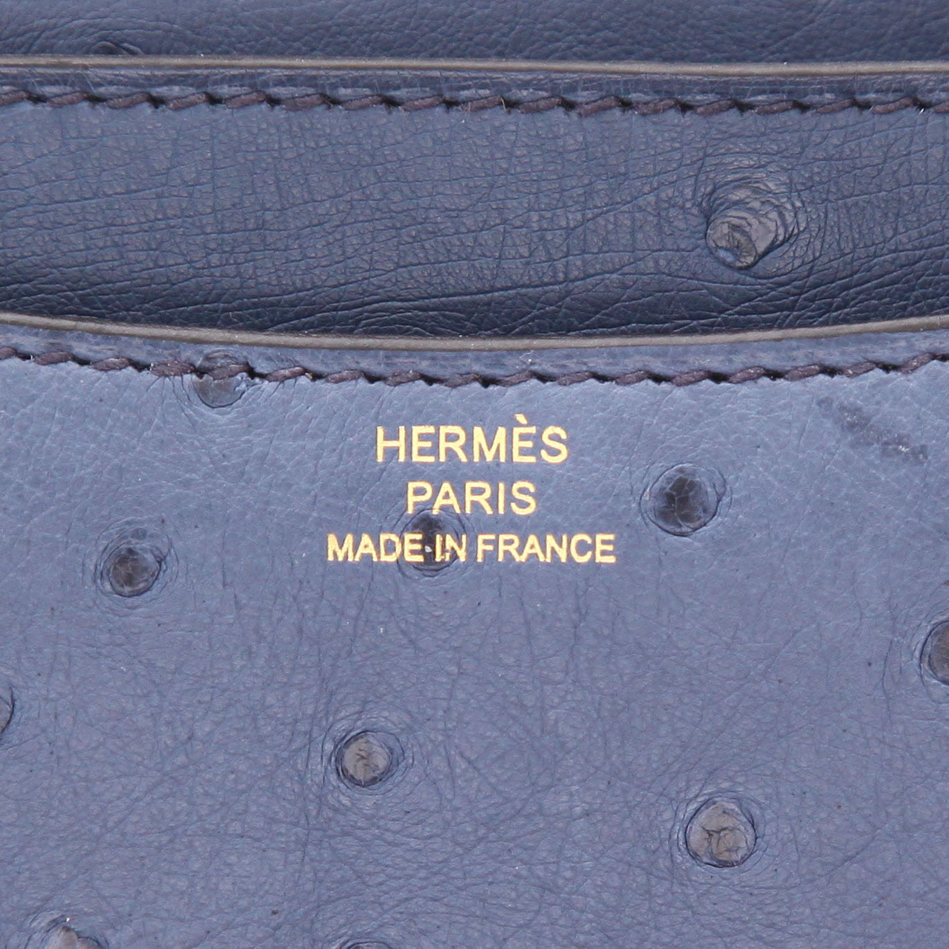 Borsa a tracolla Hermès  Constance 18 cm mini  in pelle di struzzo blu - Detail D2