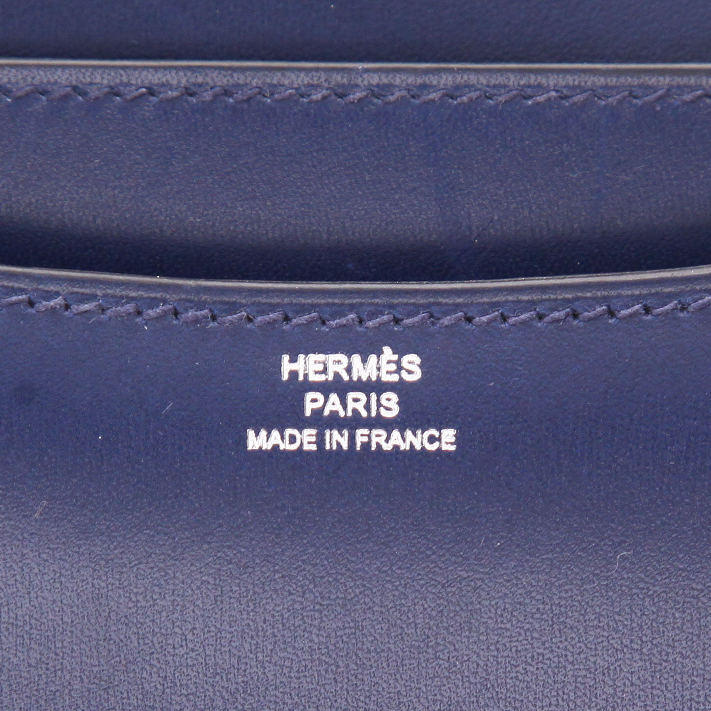 Hermès  Constance shoulder bag  in Sapphire Blue box leather - Detail D2
