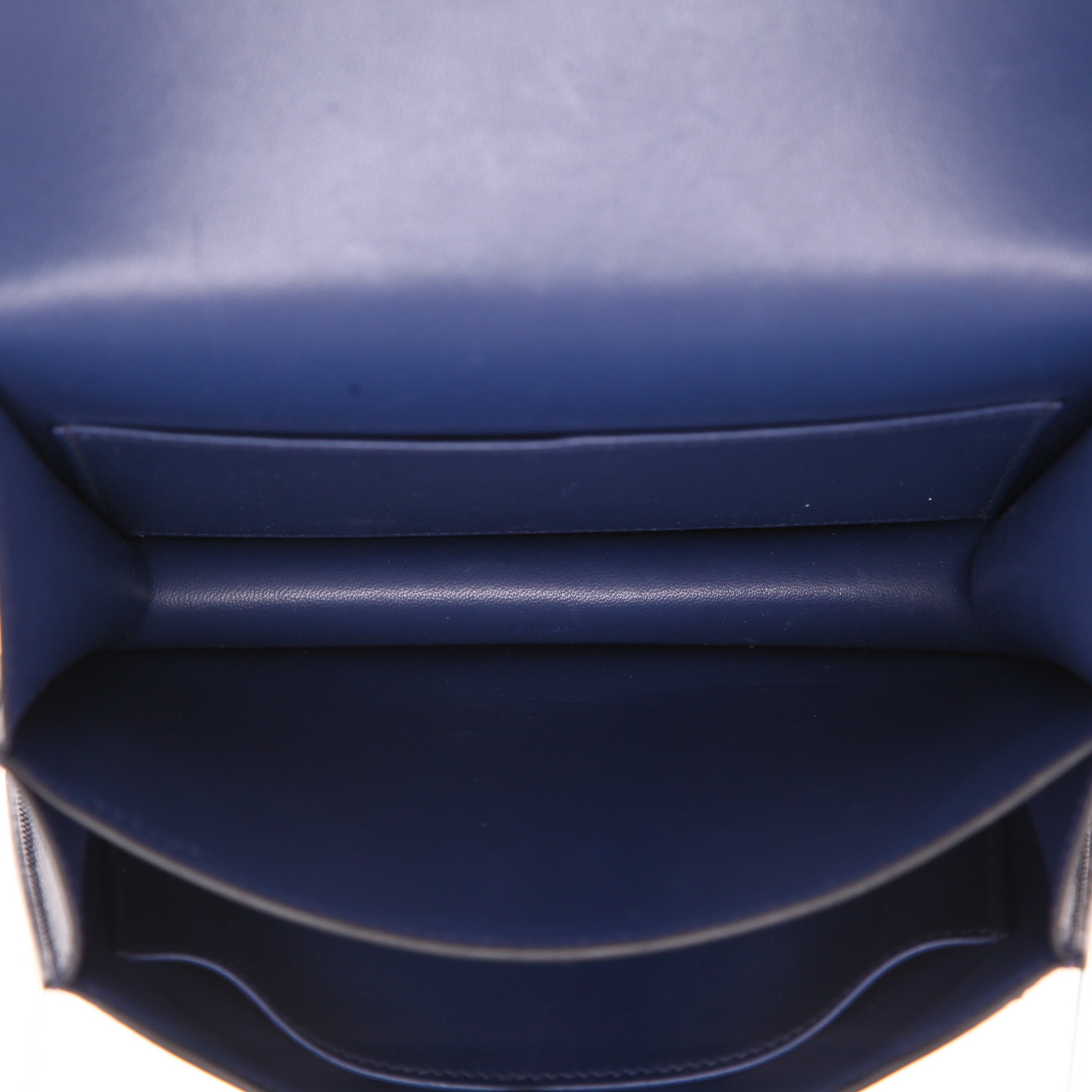 Sac bandoulière Hermès  Constance en cuir box Bleu Saphir - Detail D3
