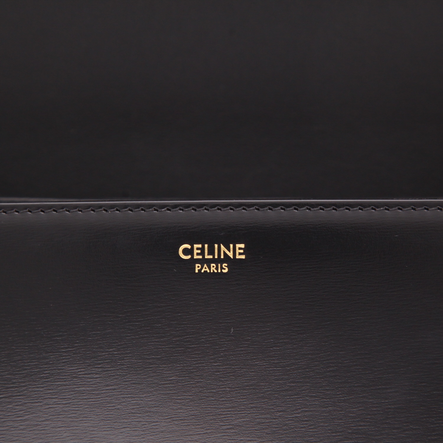 Celine Triomphe shoulder bag in black smooth leather - Detail D2