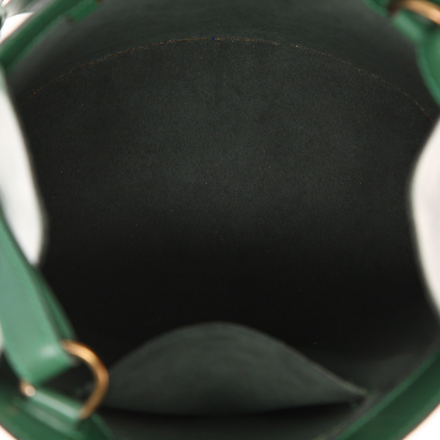 Louis Vuitton  Cluny handbag  in green epi leather - Detail D3