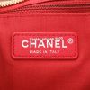 Bolso bandolera Chanel  Gabrielle  grande  en cuero beige y negro - Detail D2 thumbnail