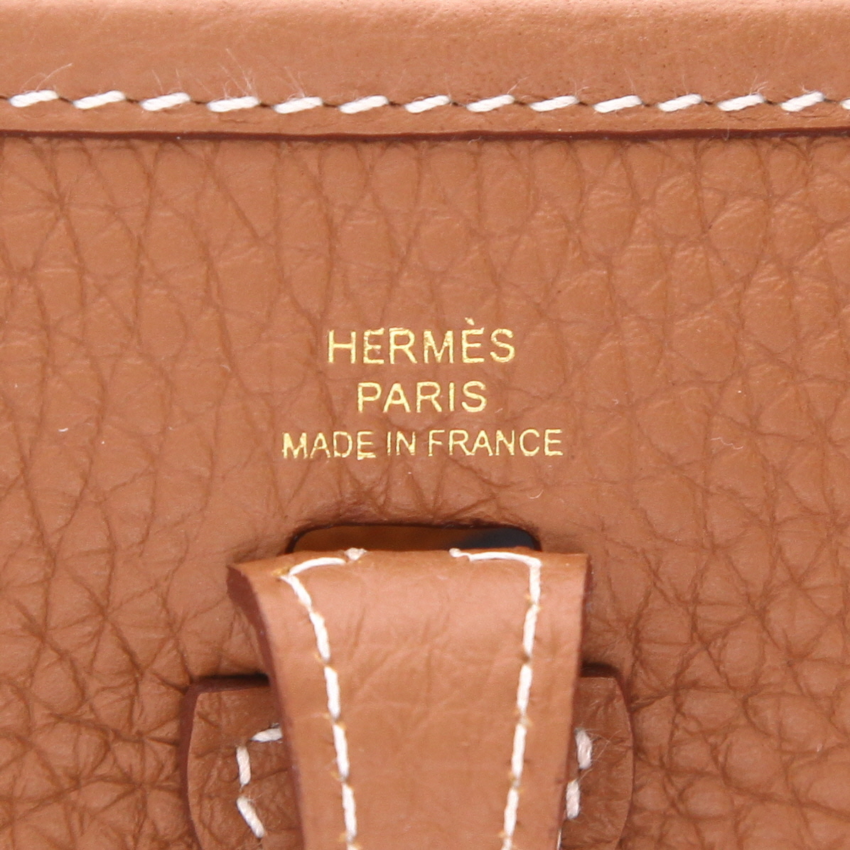 Hermès  Evelyne 16 cm shoulder bag  in gold togo leather - Detail D2