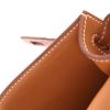 Bolsito de mano Hermès  Kelly - Clutch en cuero swift color oro - Detail D4 thumbnail