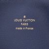 Bolso bandolera Louis Vuitton  Coussin en cuero Monogram color topo - Detail D2 thumbnail