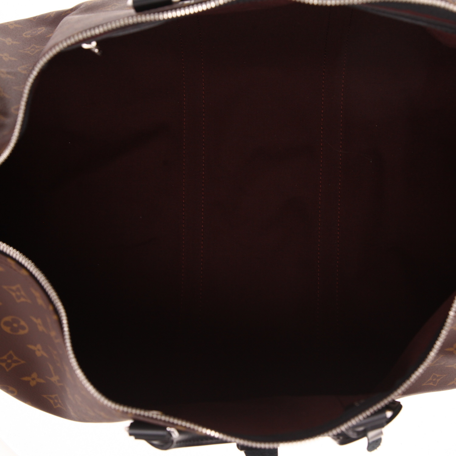 Sac de voyage Louis Vuitton  Keepall 55 en toile monogram Macassar marron et cuir noir - Detail D3