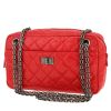 Bolso bandolera Chanel  Camera en cuero acolchado rojo - 00pp thumbnail