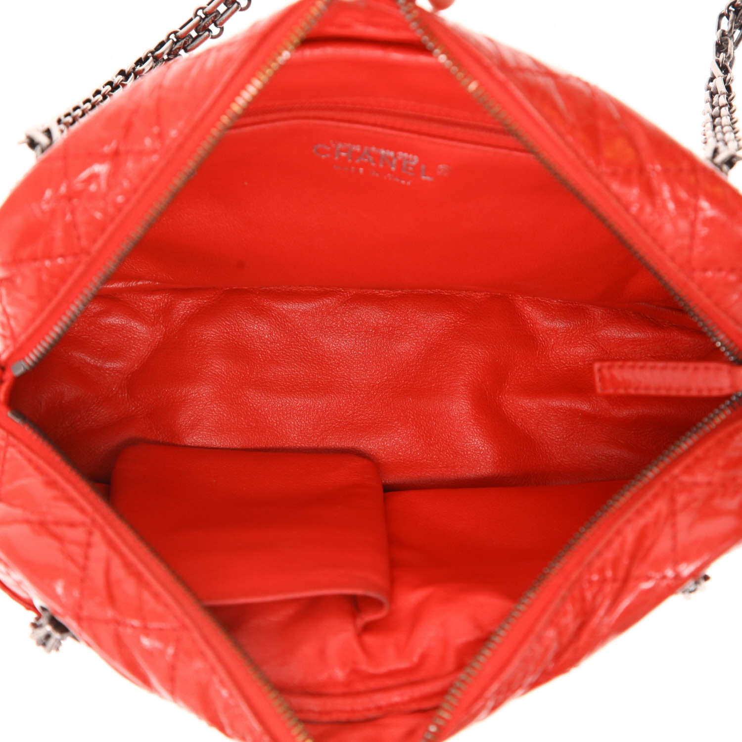 Sac bandoulière Chanel Camera en cuir matelassé rouge - Detail D3