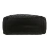 Bolso de mano Chanel  Shopping GST en cuero granulado acolchado negro - Detail D1 thumbnail