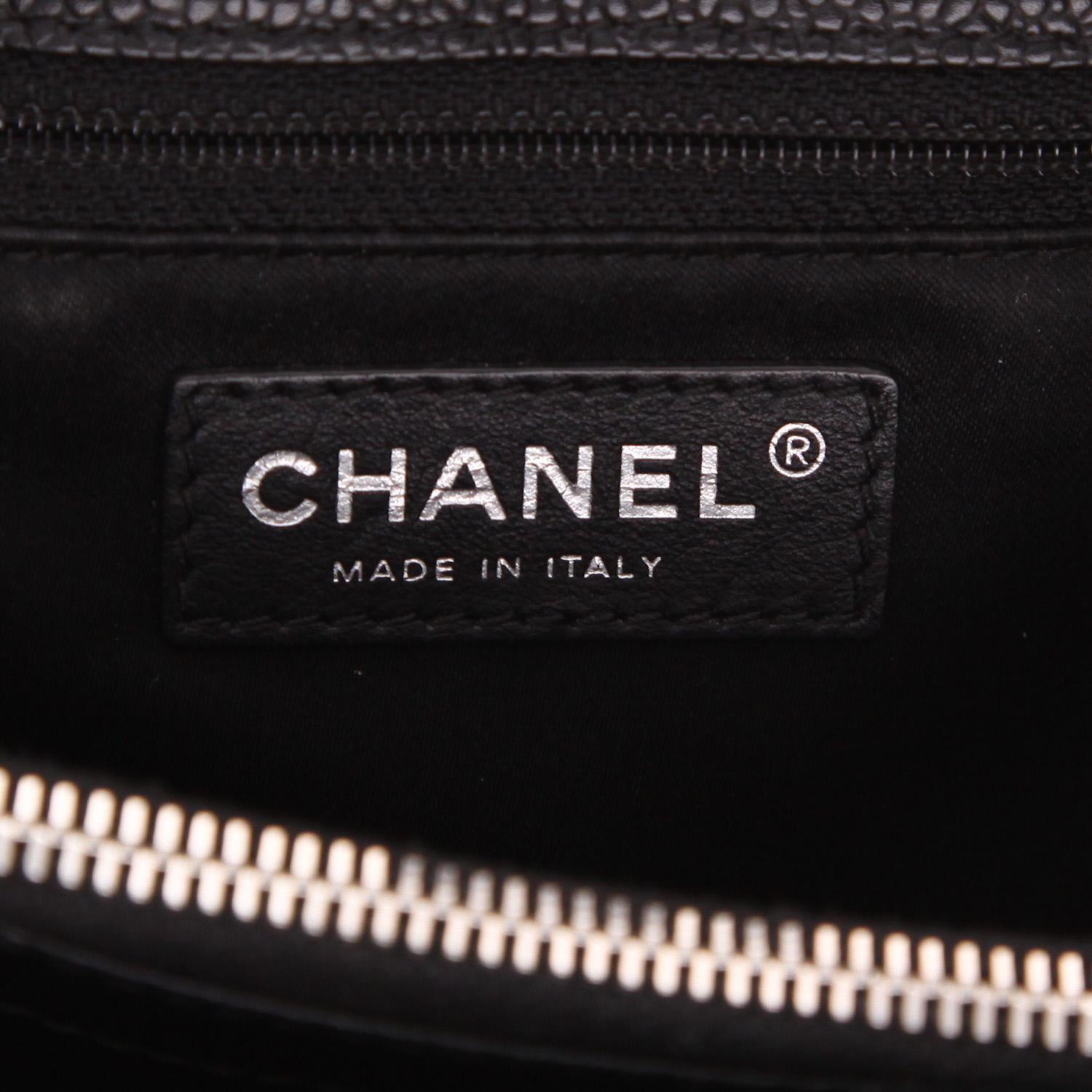 Chanel Shopping GST handbag in black quilted grained leather - Detail D2
