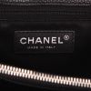 Bolso de mano Chanel  Shopping GST en cuero granulado acolchado negro - Detail D2 thumbnail