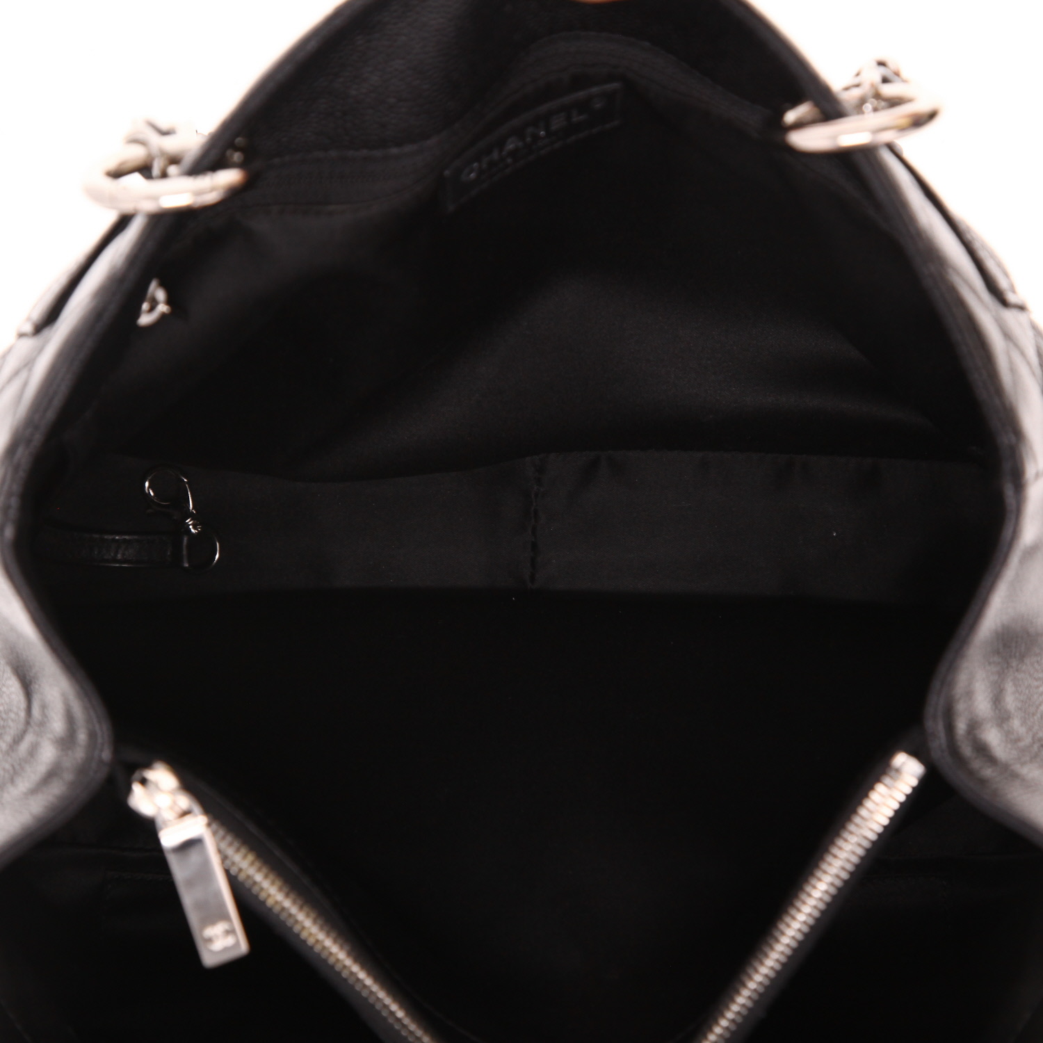 Chanel Shopping GST handbag in black quilted grained leather - Detail D4