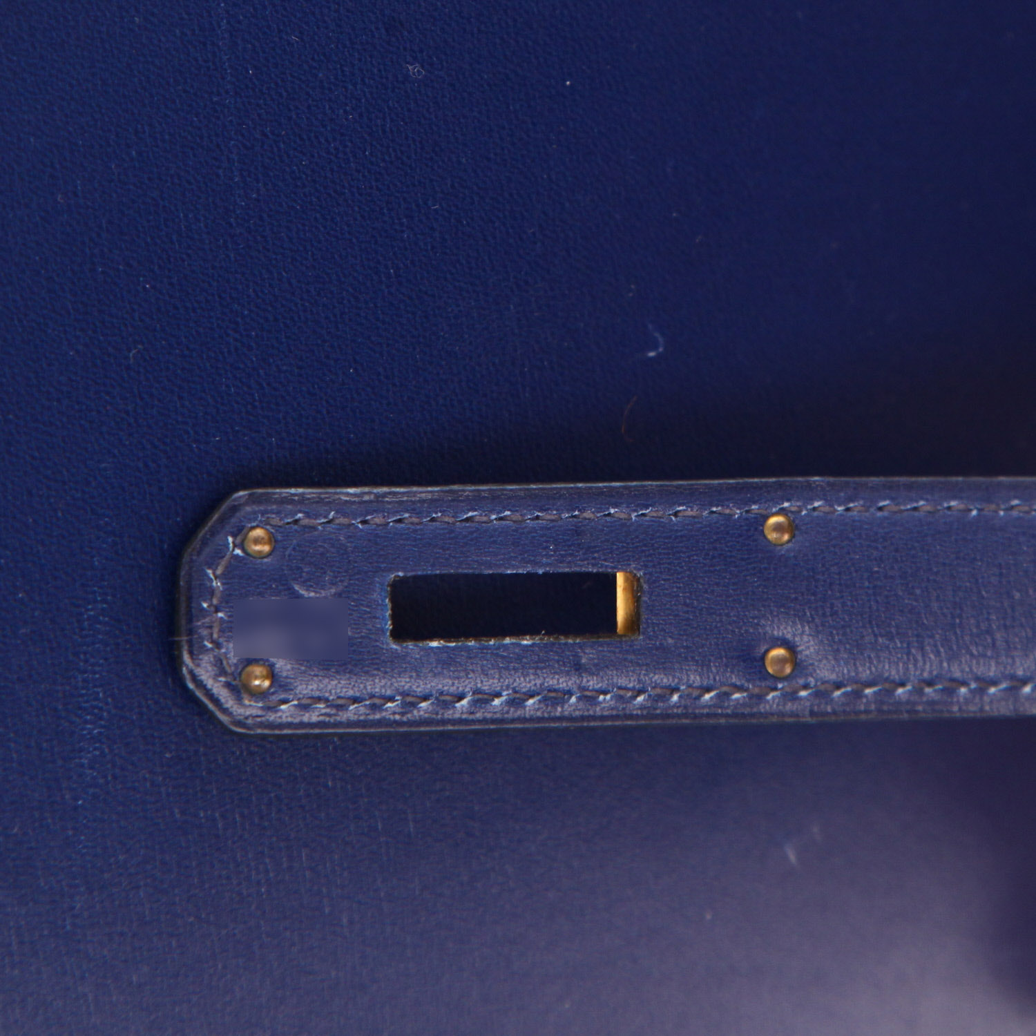 Bolso de mano Hermès  Kelly 32 cm en cuero box azul - Detail D4