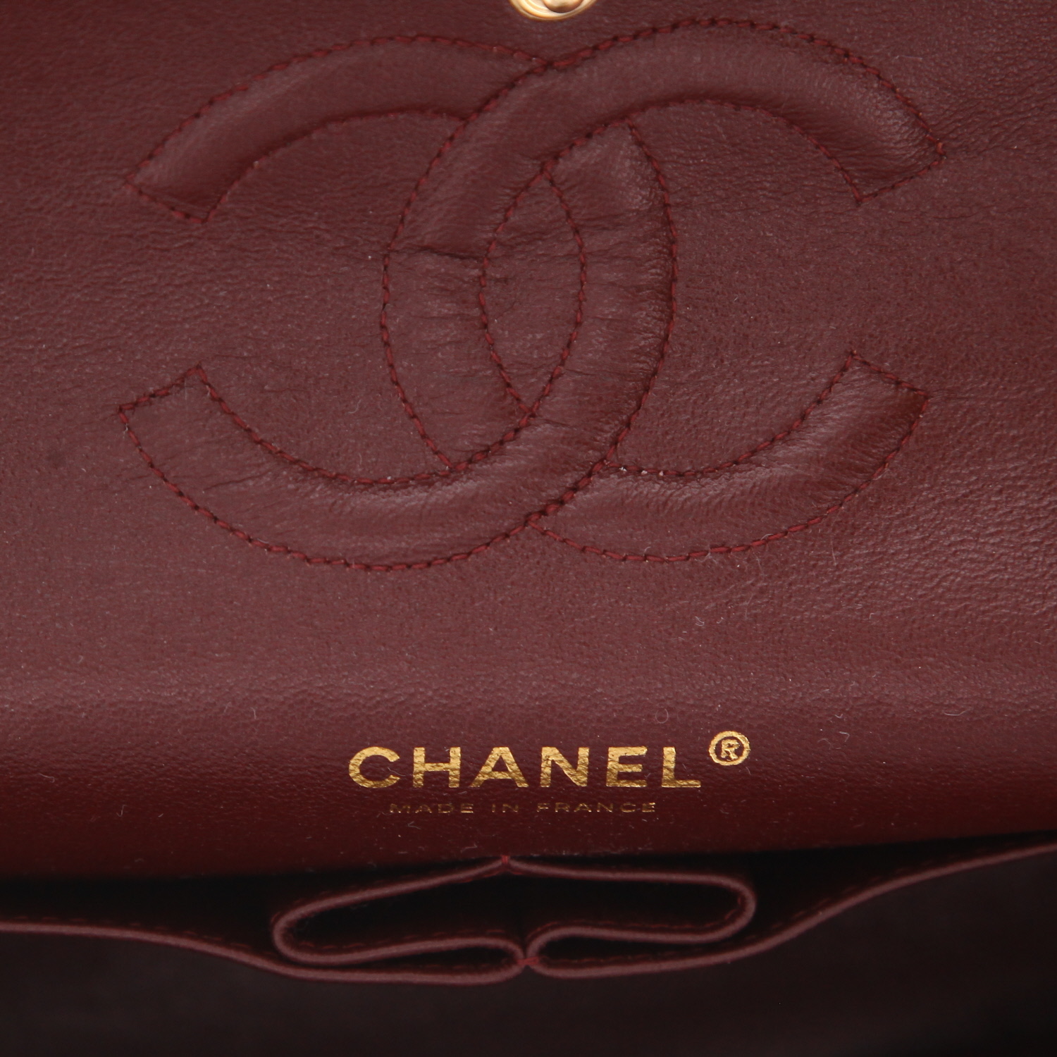 Sac à main Chanel  Timeless Classic en cuir matelassé noir - Detail D2