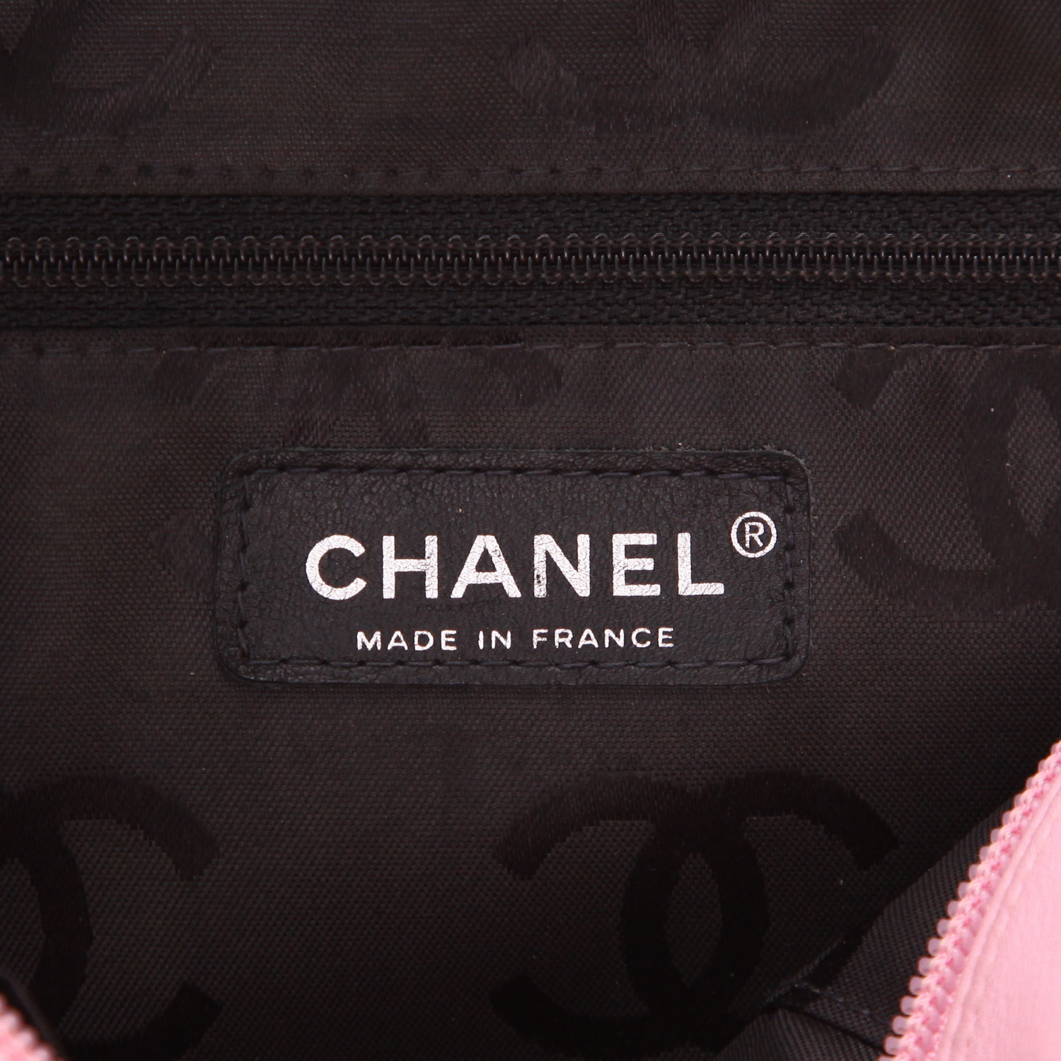 Chanel Cambon handbag in pink and black quilted leather - Detail D2