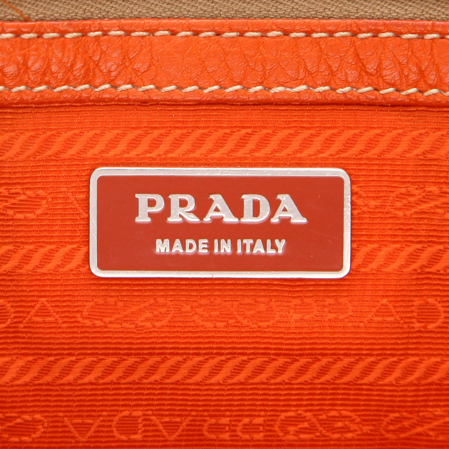Prada   handbag  in orange grained leather - Detail D2